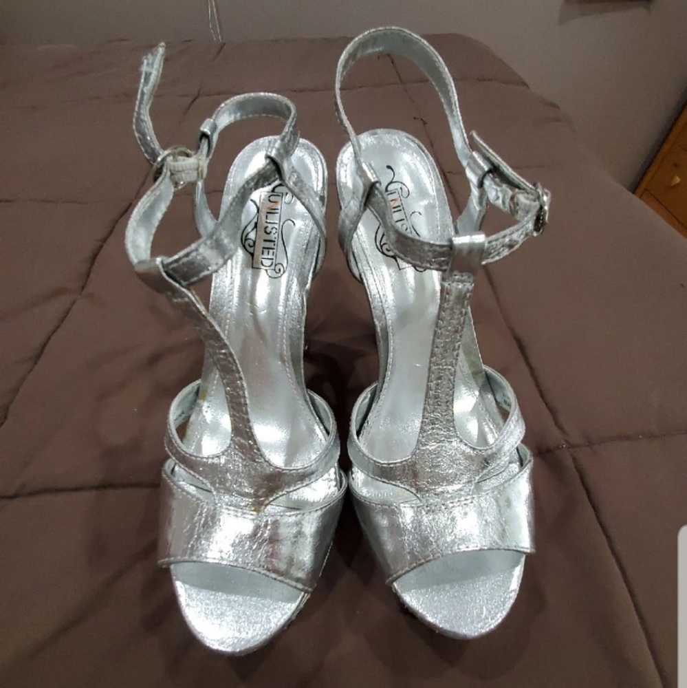 Silver T-strap platform Sandals